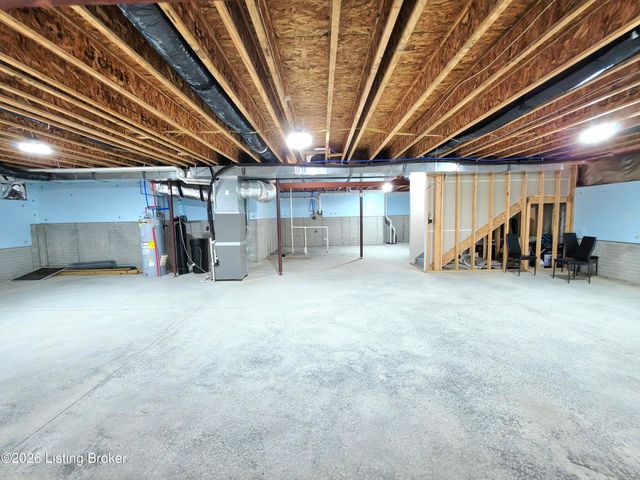 17505 Shakes Creek Dr, Fisherville, KY 40023