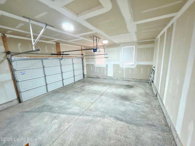 17505 Shakes Creek Dr, Fisherville, KY 40023