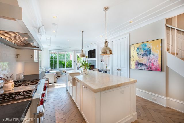 1942 N Sedgwick Street PH, Chicago, IL 60614