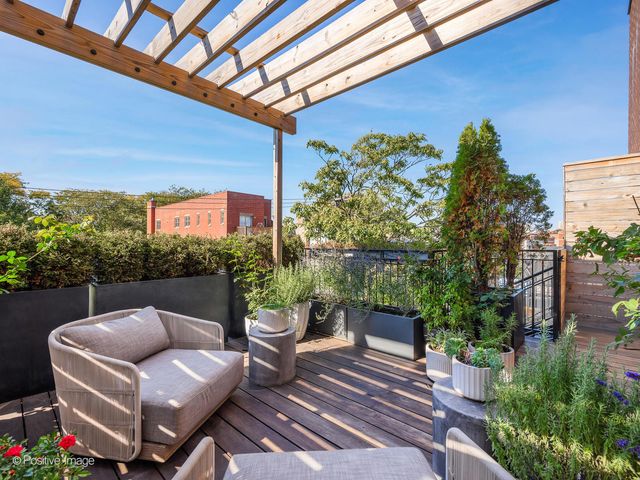 1942 N Sedgwick Street PH, Chicago, IL 60614