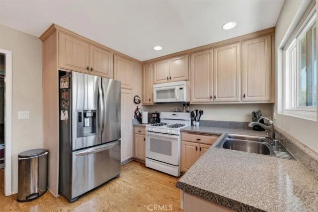 660 S Glassell 12, Orange, CA 92866