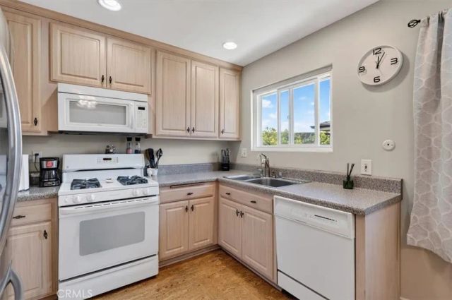 660 S Glassell 12, Orange, CA 92866
