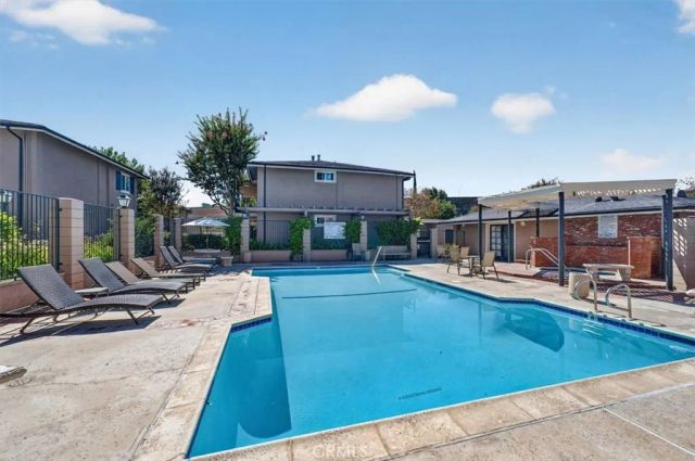 660 S Glassell 12, Orange, CA 92866
