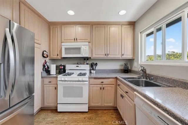 660 S Glassell 12, Orange, CA 92866