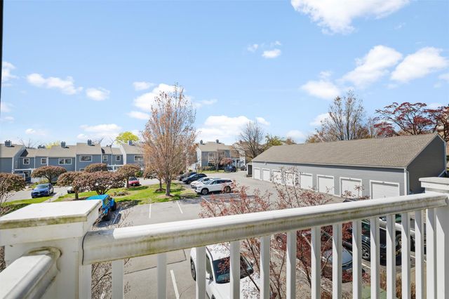 83 Hudson Point Lane, Ossining, NY 10562