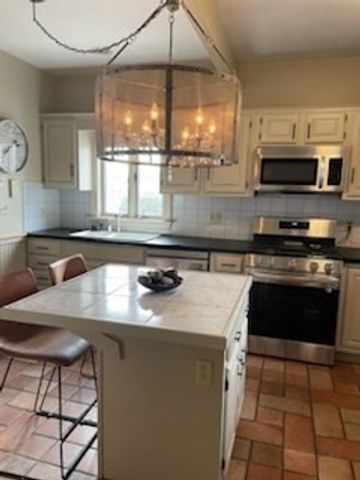 24 Pond Street 1, Marblehead, MA 01945