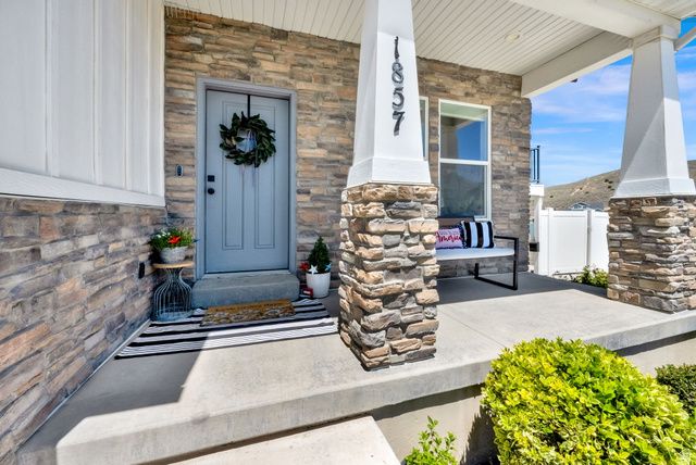1857 E THUNDER GULCH RD, Eagle Mountain, UT 84043