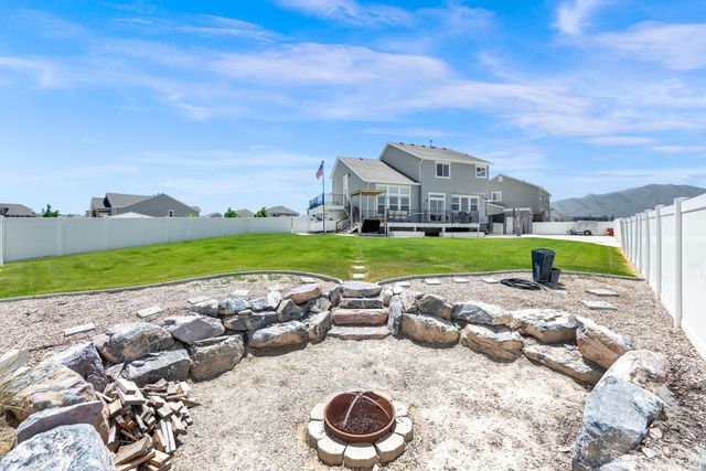 1857 E THUNDER GULCH RD, Eagle Mountain, UT 84043