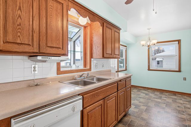 3012 Aquila Avenue N, Crystal, MN 55427