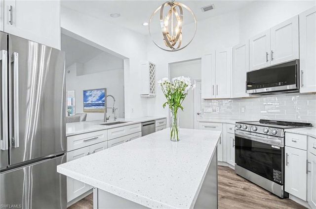 5701 Heron LN 705, Naples, FL 34110