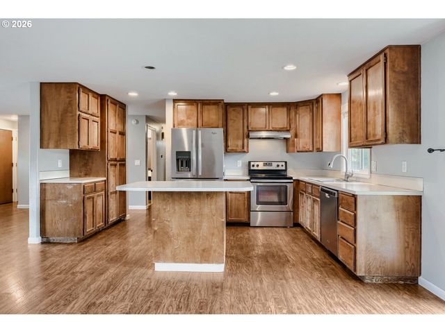 2040 Ne 213TH Ave, Fairview, OR 97024