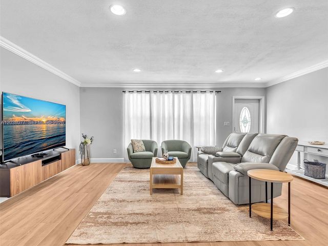 8740 Pasadena Blvd, Pembroke Pines, FL 33024