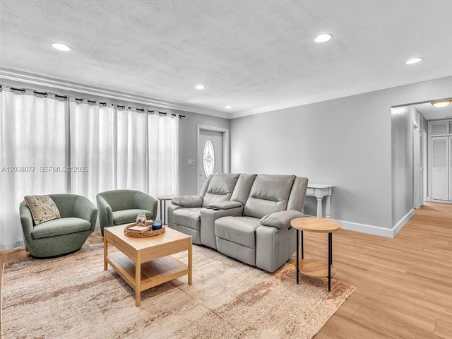 8740 Pasadena Blvd, Pembroke Pines, FL 33024