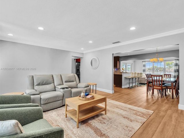 8740 Pasadena Blvd, Pembroke Pines, FL 33024