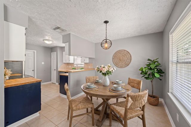 318 Bayridge Drive, League City, TX 77573