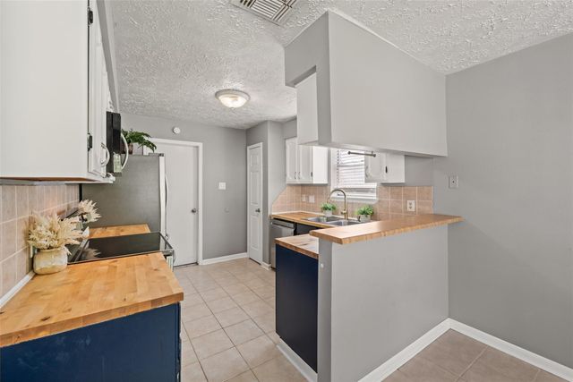 318 Bayridge Drive, League City, TX 77573