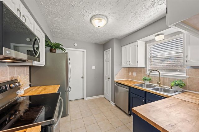 318 Bayridge Drive, League City, TX 77573