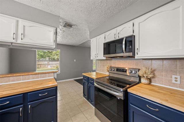 318 Bayridge Drive, League City, TX 77573