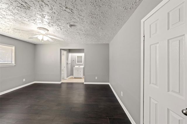 318 Bayridge Drive, League City, TX 77573