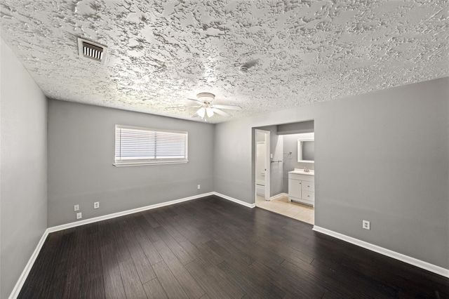 318 Bayridge Drive, League City, TX 77573
