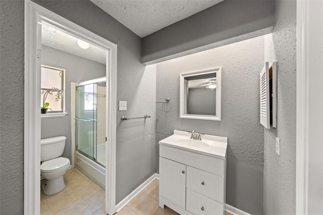 318 Bayridge Drive, League City, TX 77573
