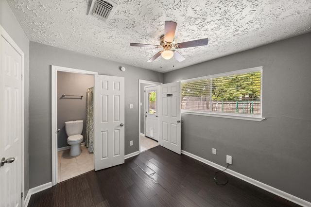 318 Bayridge Drive, League City, TX 77573