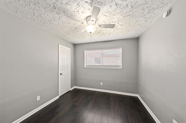 318 Bayridge Drive, League City, TX 77573
