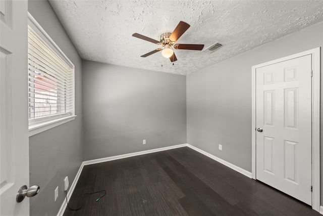 318 Bayridge Drive, League City, TX 77573