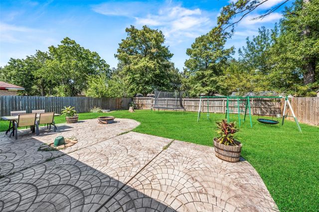 318 Bayridge Drive, League City, TX 77573