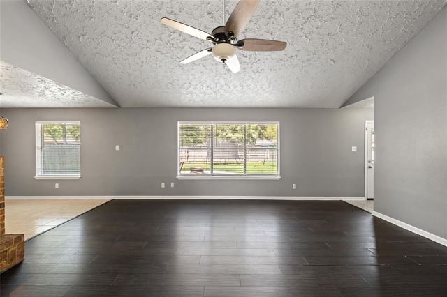 318 Bayridge Drive, League City, TX 77573