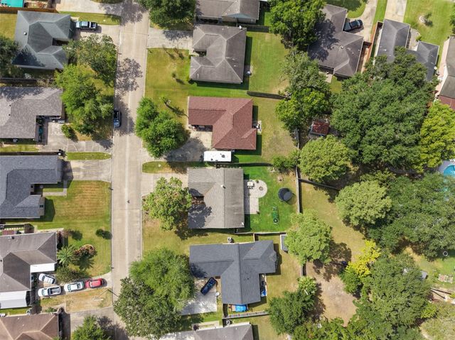 318 Bayridge Drive, League City, TX 77573