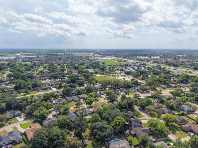 318 Bayridge Drive, League City, TX 77573