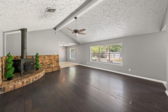 318 Bayridge Drive, League City, TX 77573