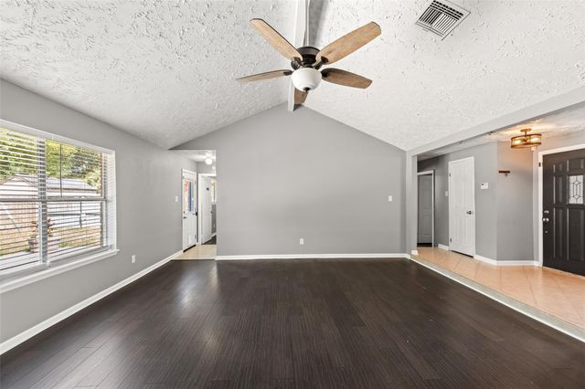 318 Bayridge Drive, League City, TX 77573