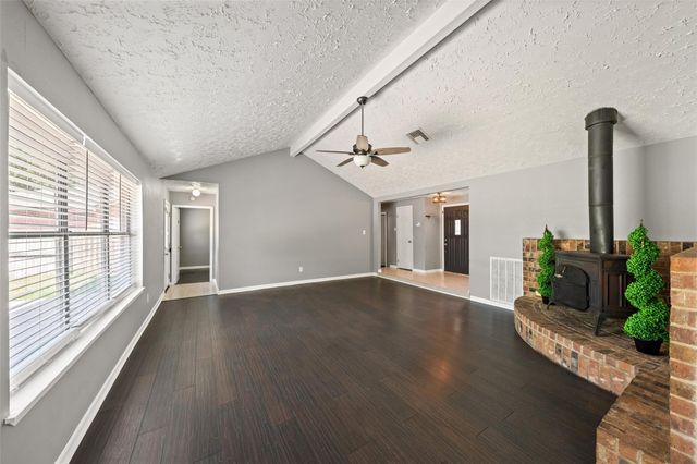 318 Bayridge Drive, League City, TX 77573
