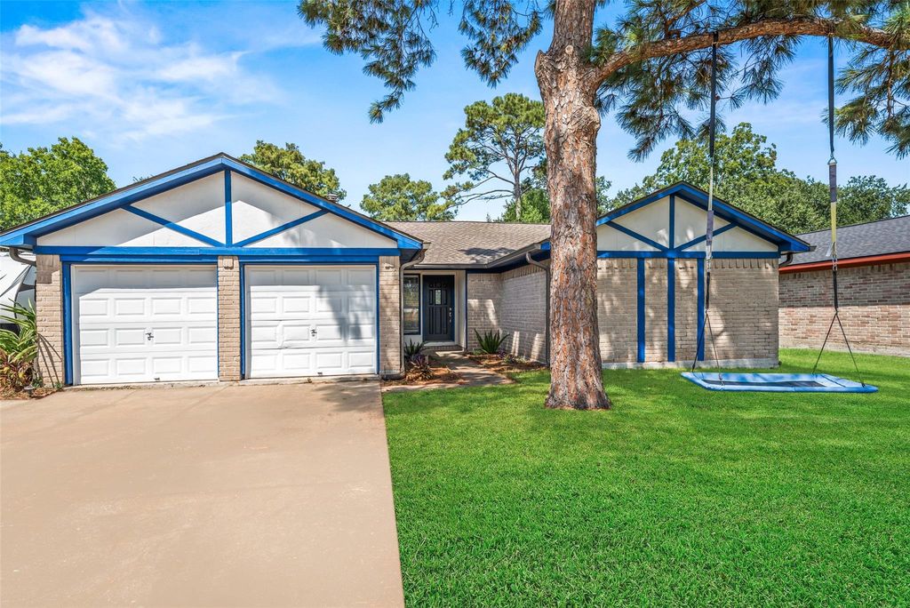318 Bayridge Drive, League City, TX 77573
