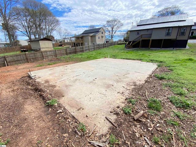 141 High Street, Converse, SC 29329