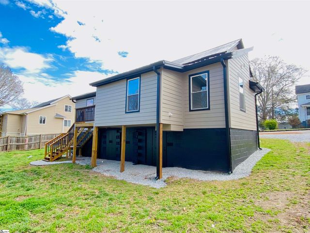 141 High Street, Converse, SC 29329