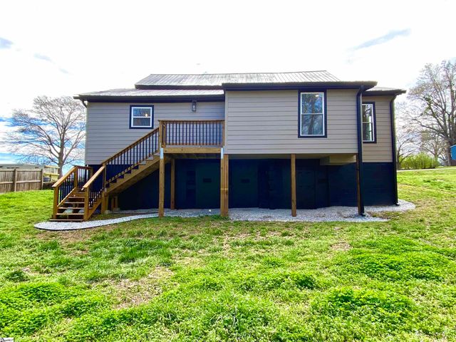 141 High Street, Converse, SC 29329