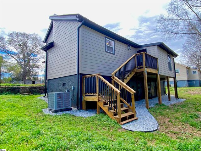 141 High Street, Converse, SC 29329