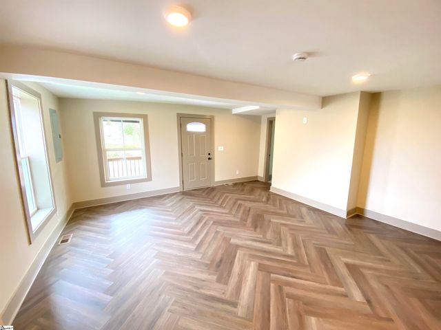 141 High Street, Converse, SC 29329