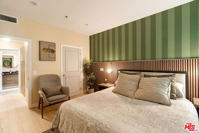 585 N Rossmore Avenue 407, Los Angeles, CA 90004