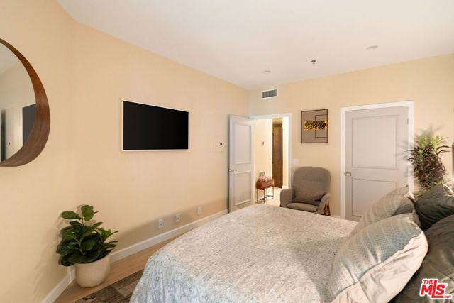 585 N Rossmore Avenue 407, Los Angeles, CA 90004