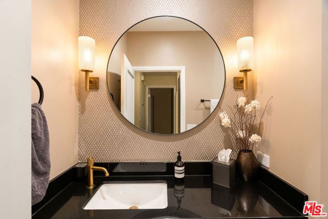 585 N Rossmore Avenue 407, Los Angeles, CA 90004