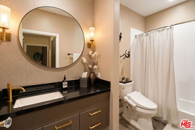585 N Rossmore Avenue 407, Los Angeles, CA 90004