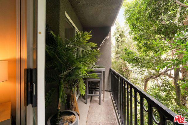 585 N Rossmore Avenue 407, Los Angeles, CA 90004