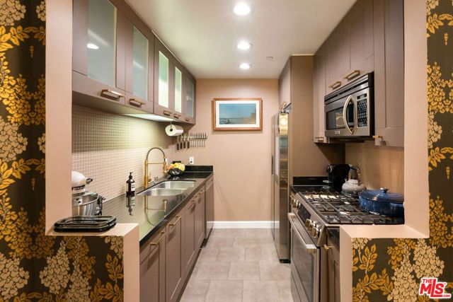 585 N Rossmore Avenue 407, Los Angeles, CA 90004