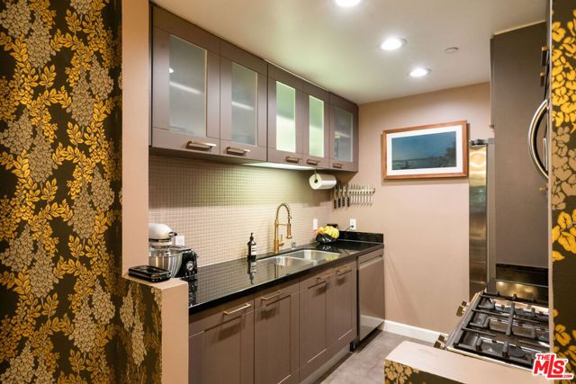 585 N Rossmore Avenue 407, Los Angeles, CA 90004