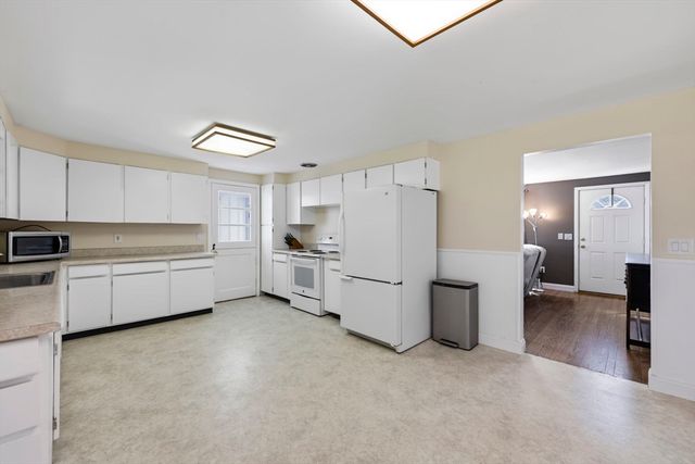 134 Bridle Path Cir, Ludlow, MA 01056