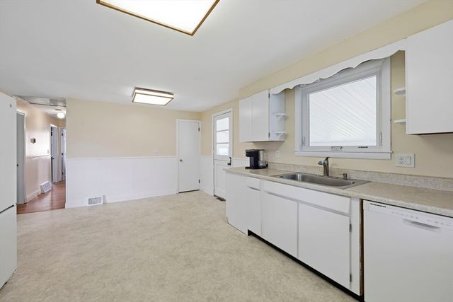 134 Bridle Path Cir, Ludlow, MA 01056